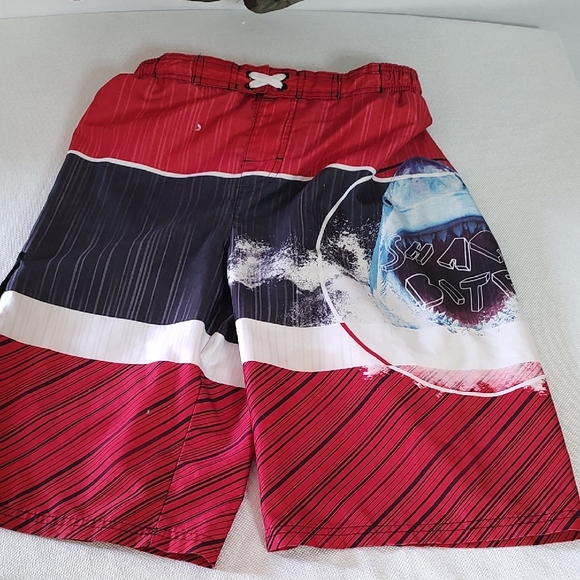 OP Kids Camo and Red Shorts Set - Picture 3 of 9